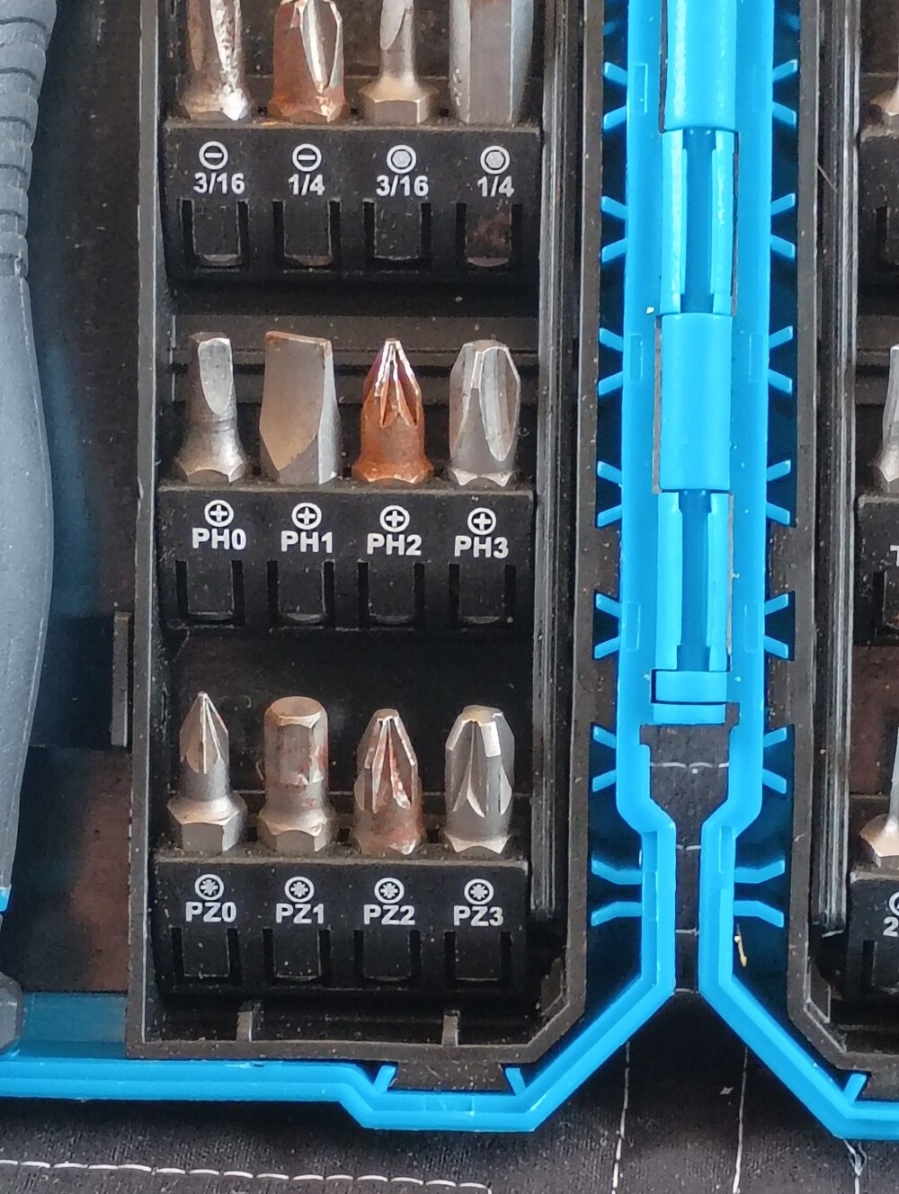 Blue Multi-Bit Screwdriver Set with Case - Picture 3 of 9